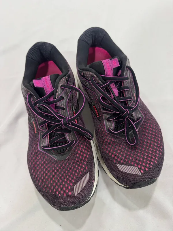 Brooks ghost 12 running shoes size 8 - Image 3