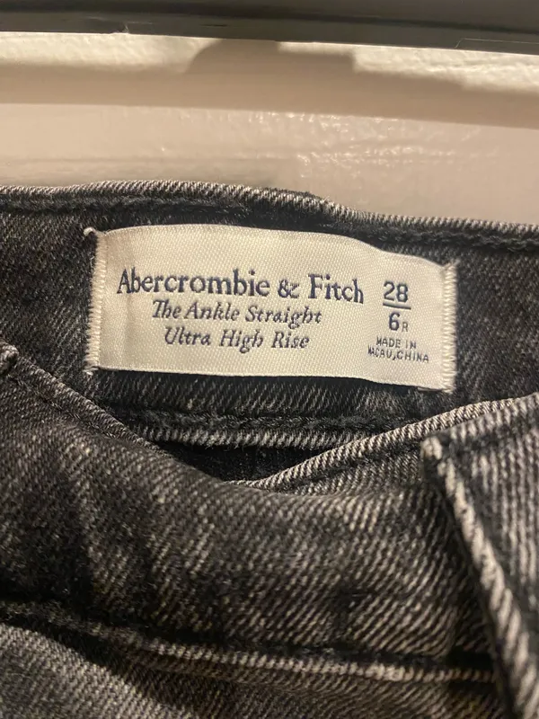 Abercrombie Jeans - Image 4
