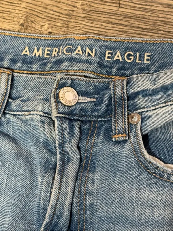 American Eagle Distressed Ripped Jeans Light Wash Size 2 Long - Image 7
