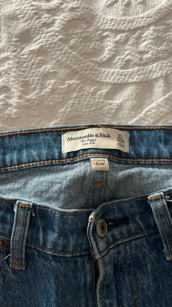 Abercrombie Curve Love Low-Rise Baggy Jeans - Image 3