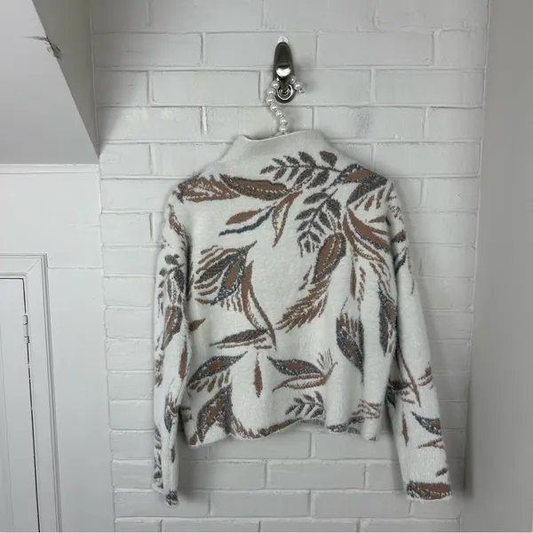 NWT Tahari Fuzzy Knit Patterned Sweater Size XS - Image 11