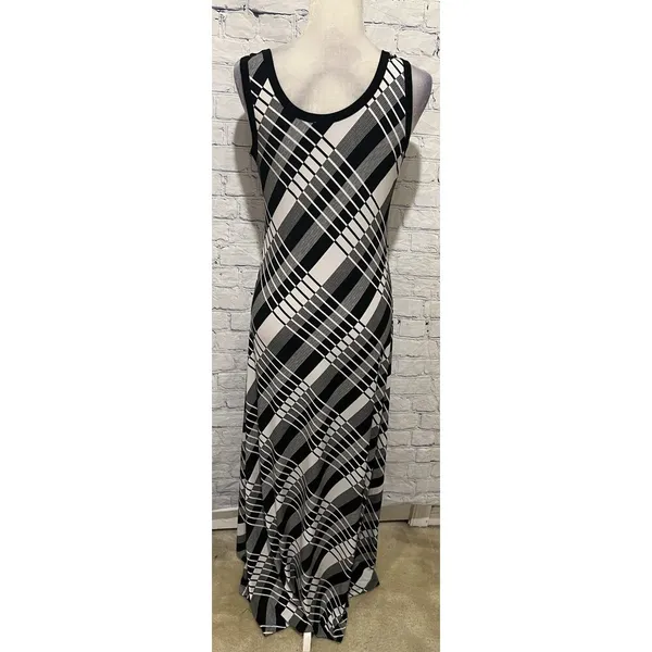 Calvin Klein Women's Sleeveless Maxi Dress in a black and white plaid Size 4 - Image 4
