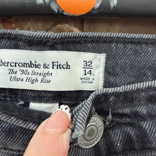 Abercrombie & Fitch 90s Straight Ultra High Rise Black Distressed Jeans Sz 14 32 - Image 3