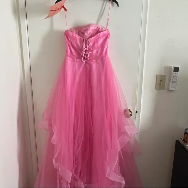 Pink strapless prom dress Size 6 - Image 2