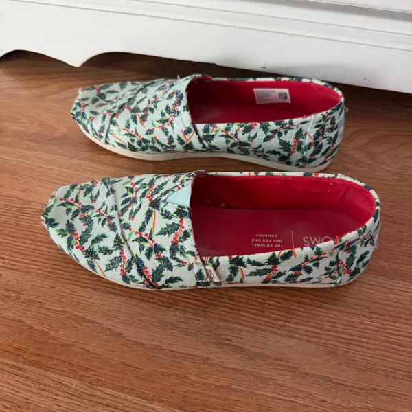 Tom’s Size 7 Mint Holly Jolly Slip Ons - Image 3