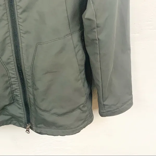 Columbia Women’s Medium Grey Omni Shield Athletic Performance‎ Jacket - Image 3