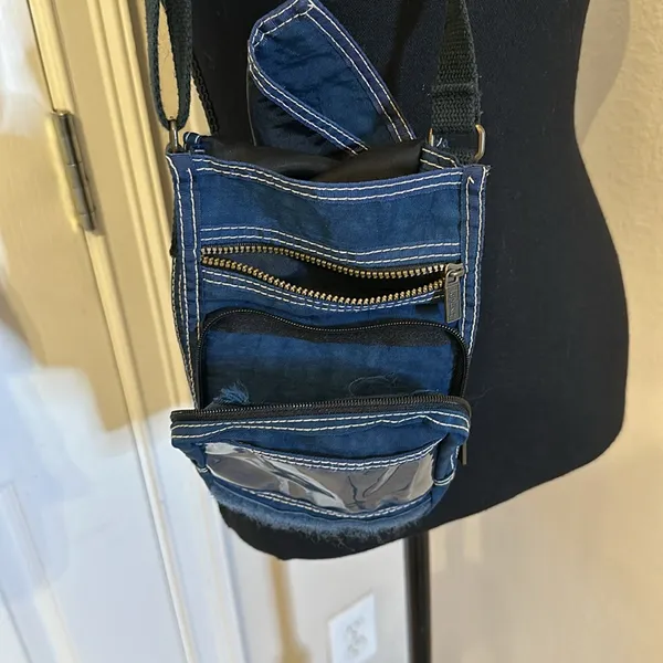 Kipling crossbody  or belt bag - Image 11