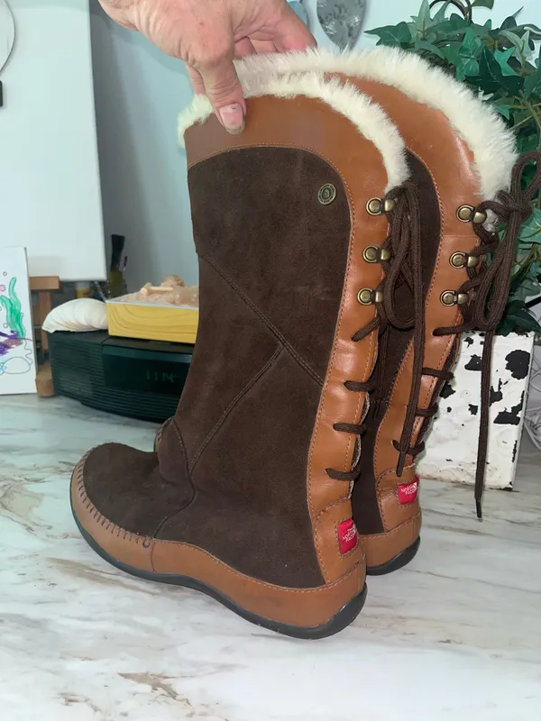 The North Face Women boots size 9.5 - Image 6