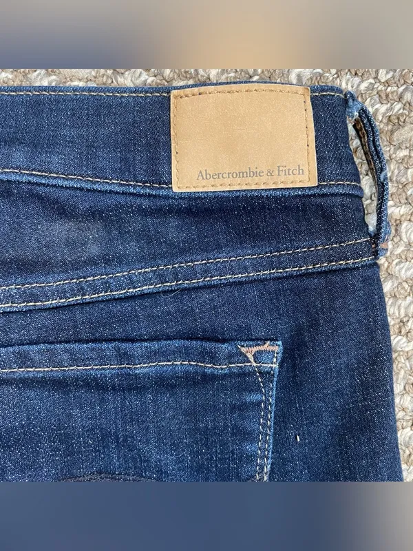 Abercrombie & Fitch Low Rise Short dark wash denim - Image 5