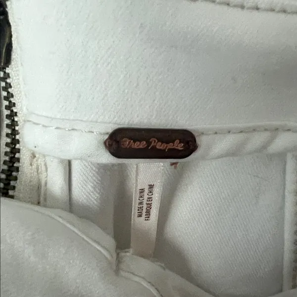 Free People white denim mini skirt, size 4 🖤 - Image 5