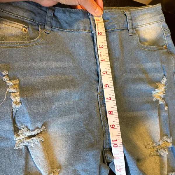 Denim Shorts Medium (Sz 8-10) Distressed NWOT Frayed Hem Light Wash - Image 4