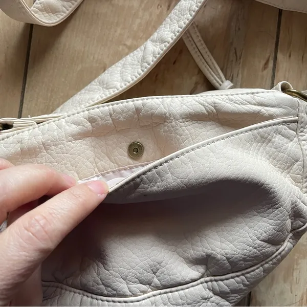 Small cream faux leather cross‎ body bag - Image 4