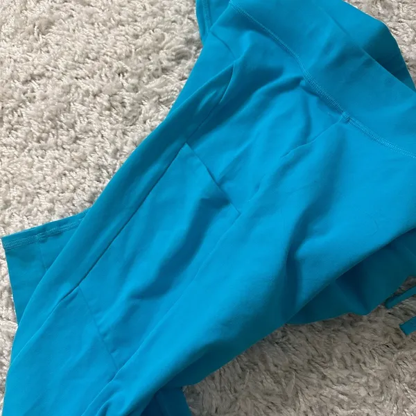 Alo Yoga Women's 7/8 High-Waist Checkpoint Leggings aqua blue size medium - Image 6