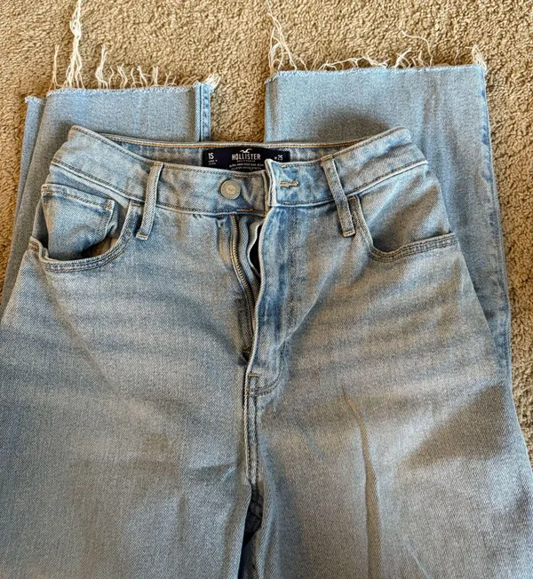 Hollister ripped jeans - Image 5