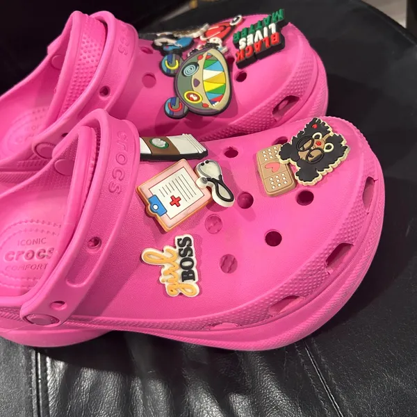 CROCS women’s Pink Slippers with Fun Charms - Image 5
