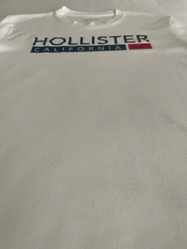Hollister Graphic Tee - Pre-owned Casual T-Shirt - Image 5