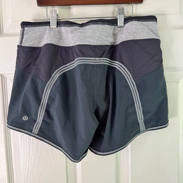 Lululemon Running Shorts Athletic Stretch Waist Pockets Size‎ 6 - Image 7