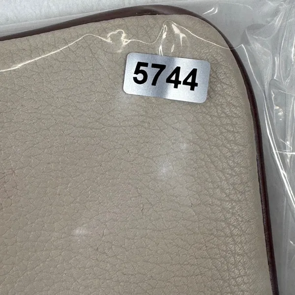Dooney & Bourke Cream Pebbled Leather Wristlet Pouch Brown Trim‎ Duck Logo READ - Image 14