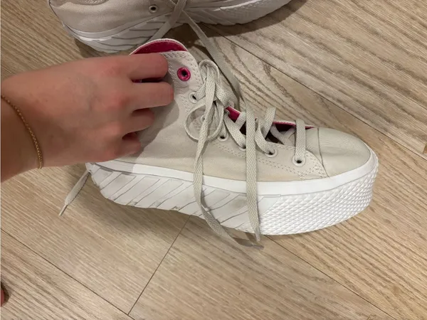 High top Converse Sneakers - Image 3