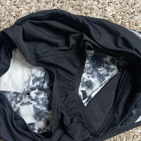 Lululemon Black Roses Speed Up Short Size 6 Black and white - Image 10
