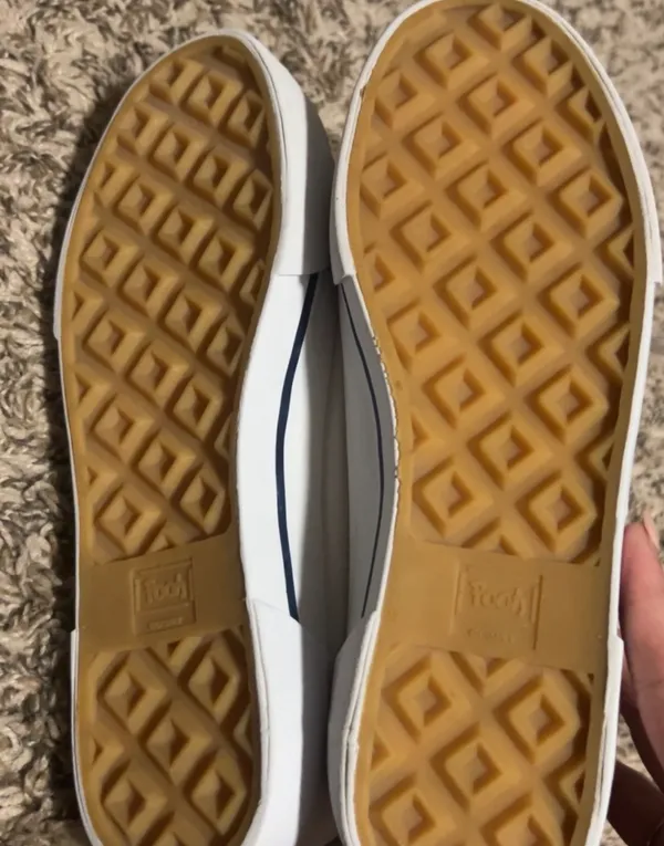 White Lowtop Winnie the Pooh Sneakers - Image 3