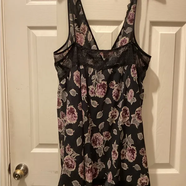 Women’s Victoria, secret nightgown large - Image 4