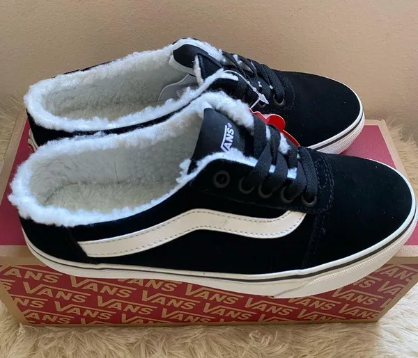 NWT Vans Ward Women's Sherpa-Lined Suede Mules - Image 4
