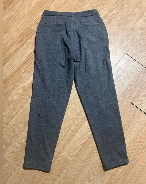 Women’s 6 LuLuLemon athletic button up pants grey - Image 2