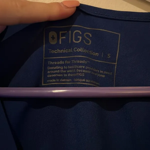 Figs 2 pocket scrub top - Image 2