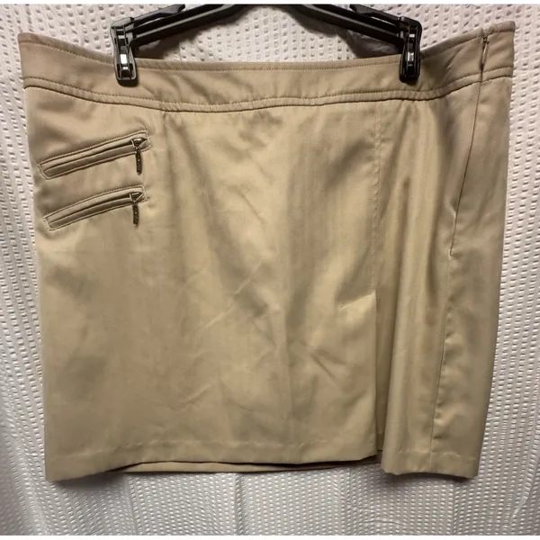 IZOD Women's Golf 2 piece Polo Skort‎ Set Tan White Zip Pockets Comfort Classic - Image 9