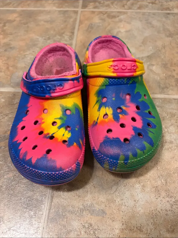 CROCS Womens 8 Tie-Dye Lined Clog in Pink Yellow Blue - Image 3