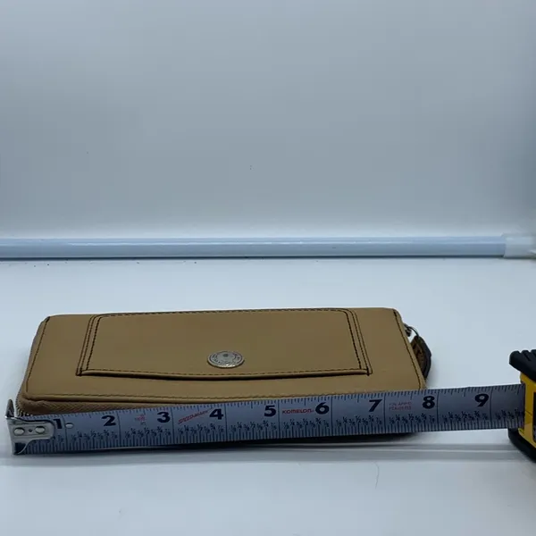 Coach tan and brown leather zip around wallet - Image 7