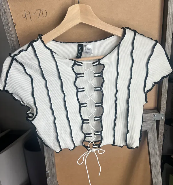 H&M Lace Up Crop Top - Image 2