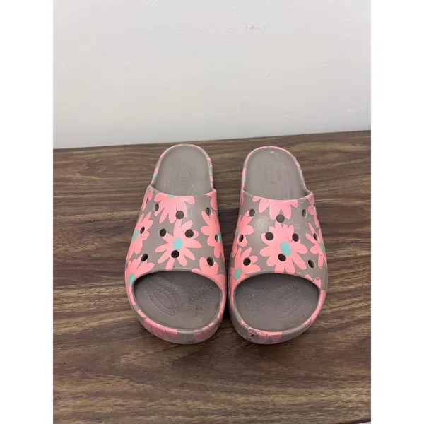 Crocs Classic Slide Sandals Womens 8 Taupe Pink Floral Daisy Print Slip On Shoes - Image 3