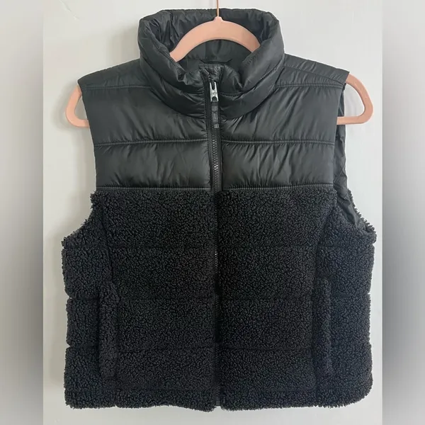 AEROPOSTALE Puffy/ Fuzzy Zippered Vest Size M - Image 3