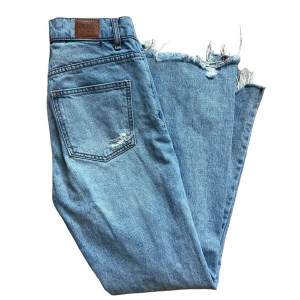 Womens Urban Outfitters BDG Distressed Raw Hem Light Rinse Cowboy Jeans - Sz 26 - Image 4