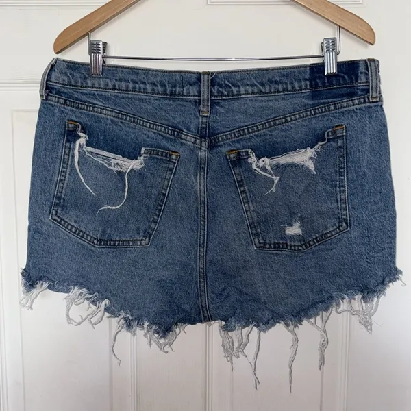 Abercrombie & Fitch The Mom Mid Rise Jean Shorts - Image 2