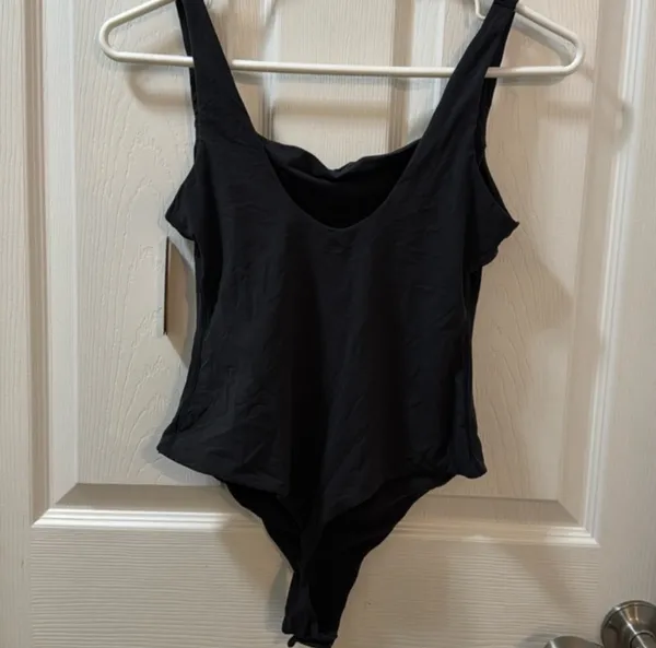 SKIMS Fits Everybody Square Neck Bodysuit M - Image 5