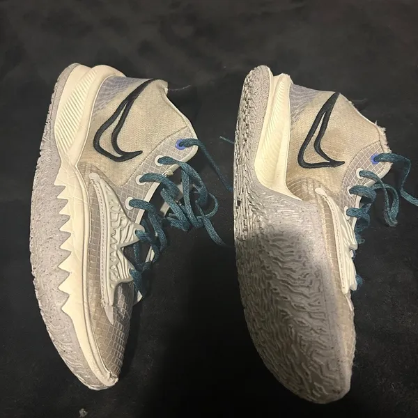 Kyrie Low 4 Basketball Shoes Gray Blue Size 10 Used Clean Bottoms With Box - Image 3
