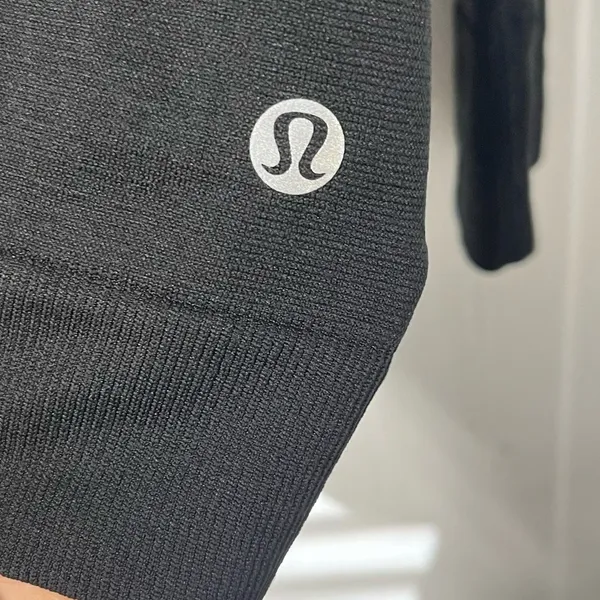 Rare Lululemon Breeze by long sleeve Lululemon across chest black size 4 - Image 6