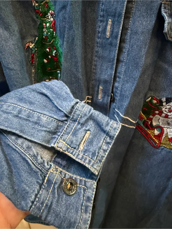 Vintage early 90s Holiday Embroidered Denim Button-Down Shirt - Image 4