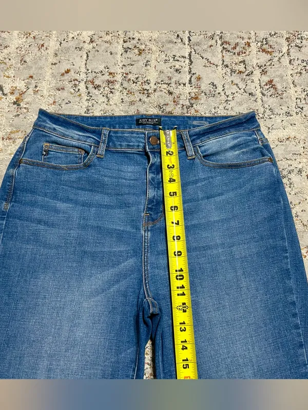 Judy Blue relaxed skinny fit tummy control jeans size 15/32 - Image 6