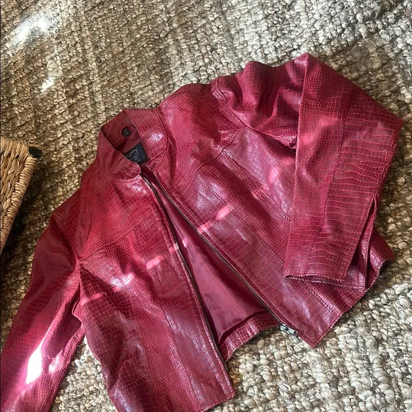 XOXO Vintage Y2K Red Crocodile Leather Biker Jacket Size Medium - Image 15