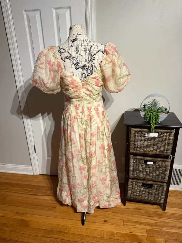 NWT ASTR the Label Sasilia floral puff sleeve dress Sz M midi-length a v-neckline and a front slit coquette chiffon organza like flare Shirred overlay - Image 5
