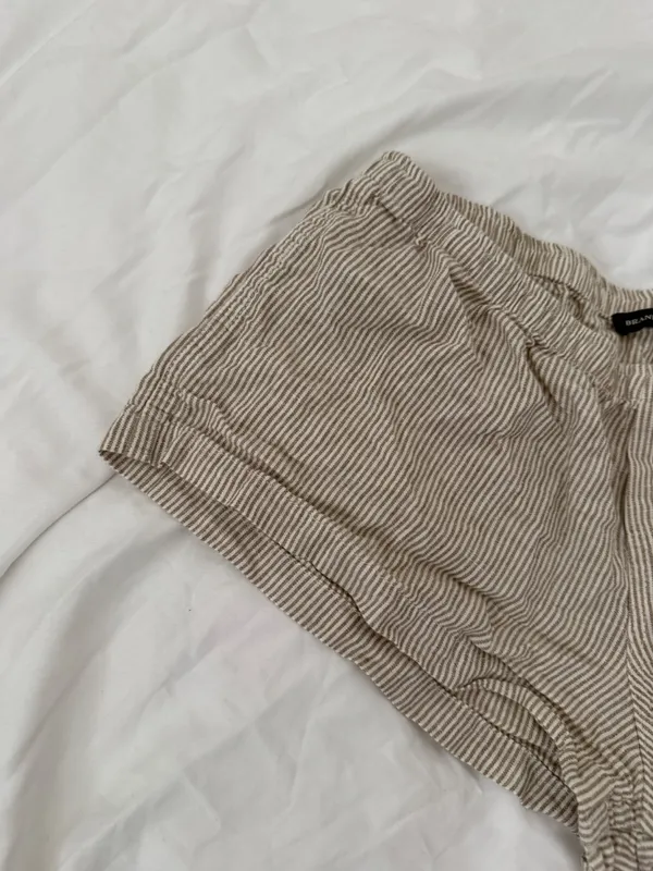 Brandy Melville stripe shorts one size -great condition -no flaws -elastic - Image 2