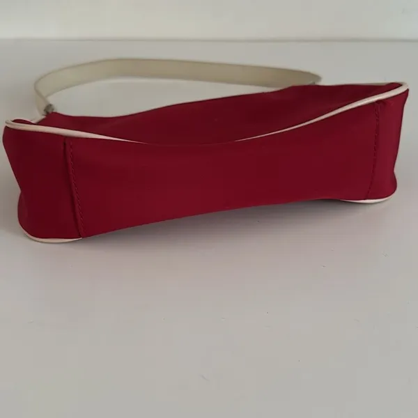 Liz Claiborne Red and Cream Shoulder Bag with Elegant Design - Image 3