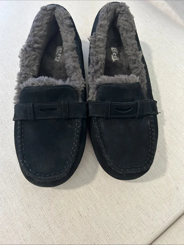 UGG Willow Slipper - Women's, Black, Size 12, NWOT Display pair - Image 2