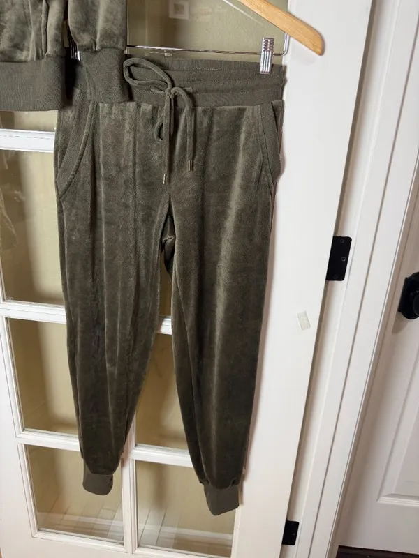 Felina Olive Green Super Soft Velour 2 Piece Loungewear Set Size XS - Image 3