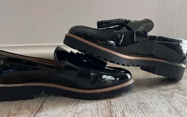 Women’s Carolynn Black Patent Lug Sole Loafers Tassels Size 10 - Image 6
