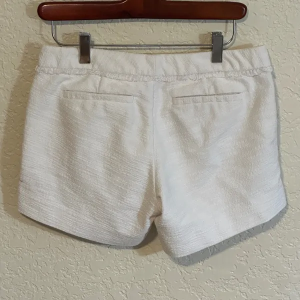 Lilly Pulitzer‎ White Textured Shorts Women's Size 2 Button Fly Casual Summer - Image 3